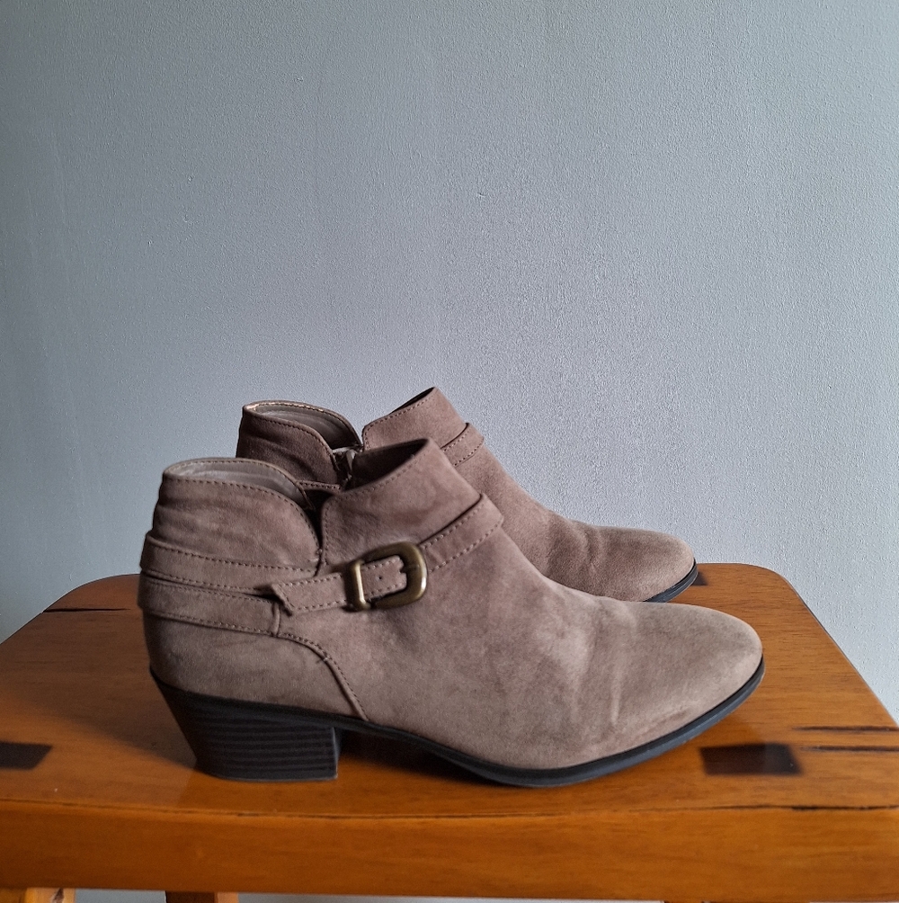 ST. JOHNS BAY Casual Ankle Boots Booties Womens Size 8M - Picture 8 of 11